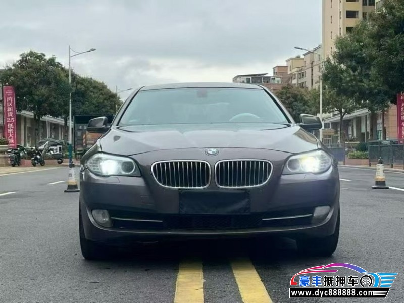 抵押车出售13年宝马5系轿车