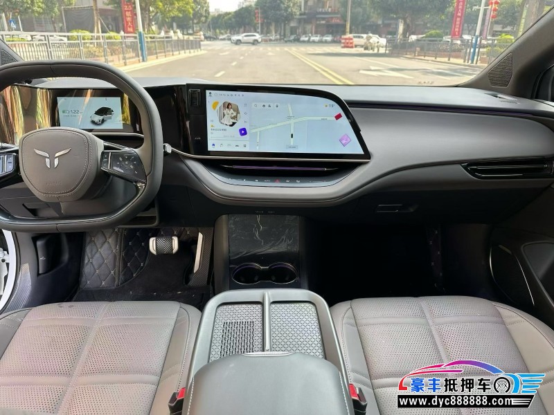 25年红旗EH7轿车抵押车出售