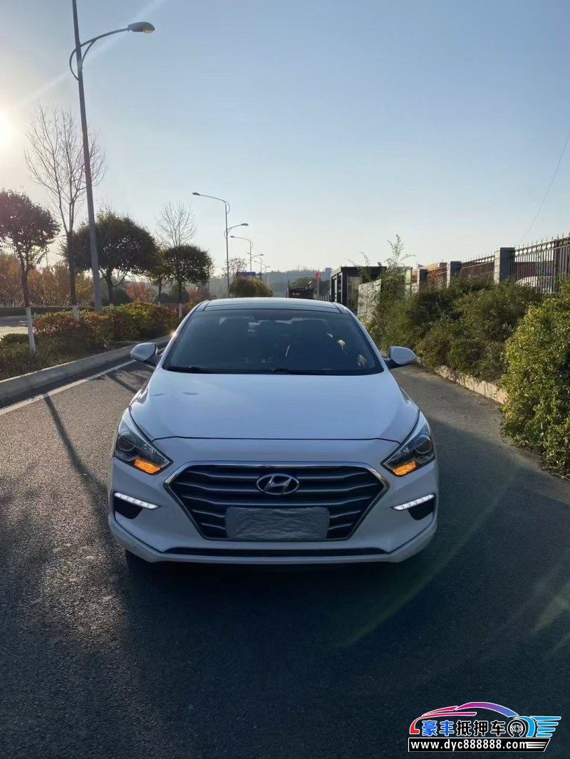 抵押车出售18年现代名图轿车