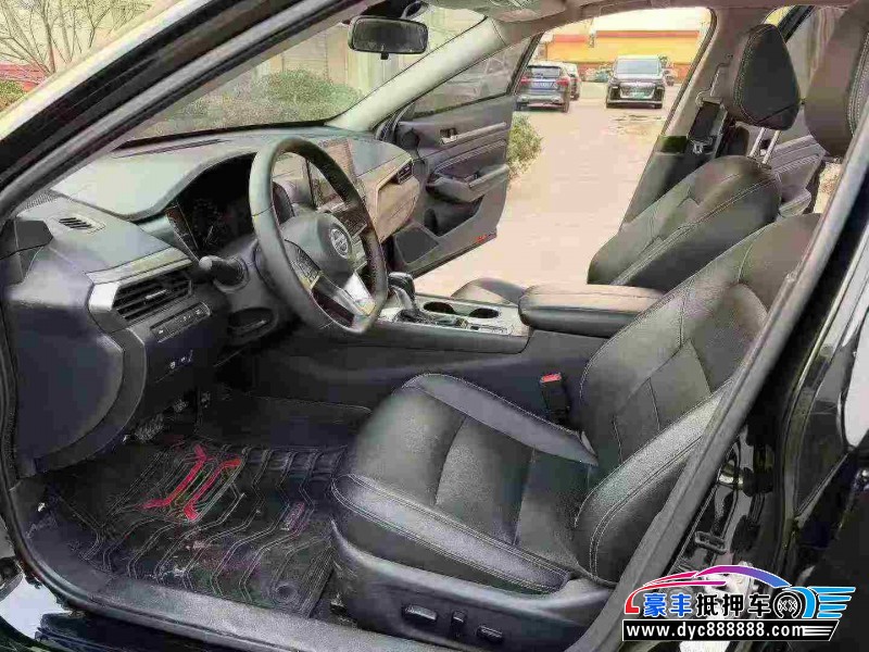 22年日产天籁轿车抵押车出售