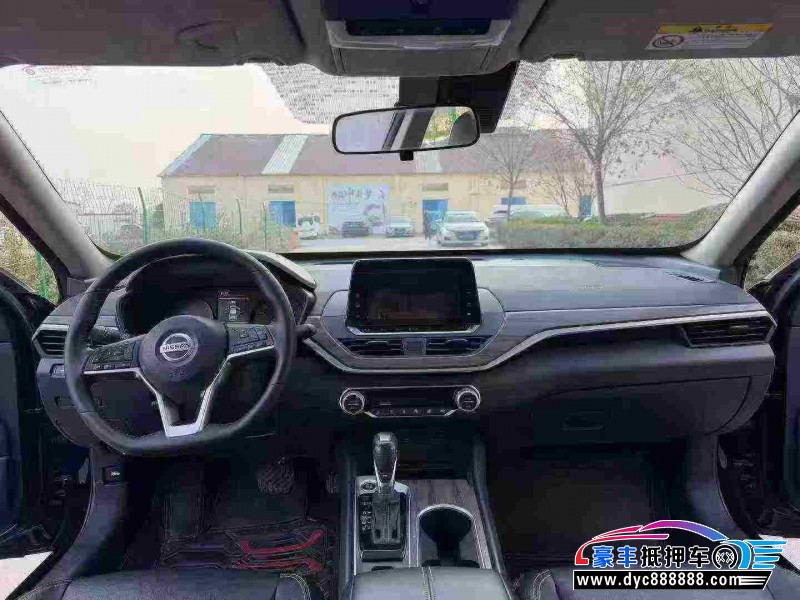 22年日产天籁轿车抵押车出售