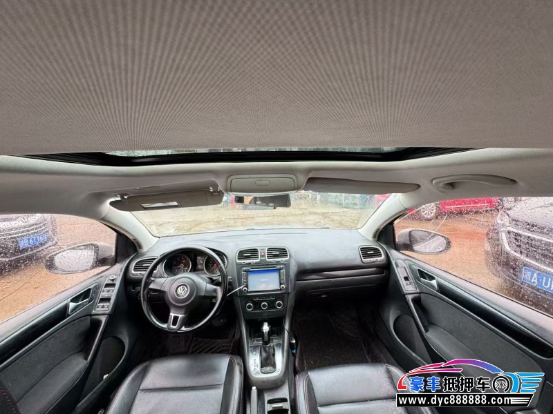 13年大众高尔夫轿车抵押车出售