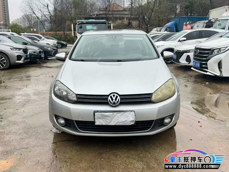 抵押车出售13年大众高尔夫轿车