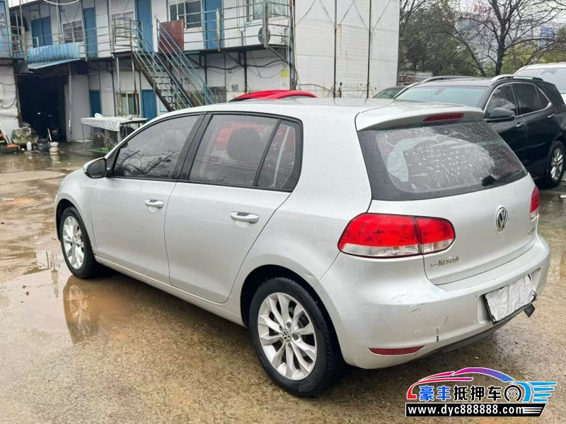 13年大众高尔夫轿车抵押车出售