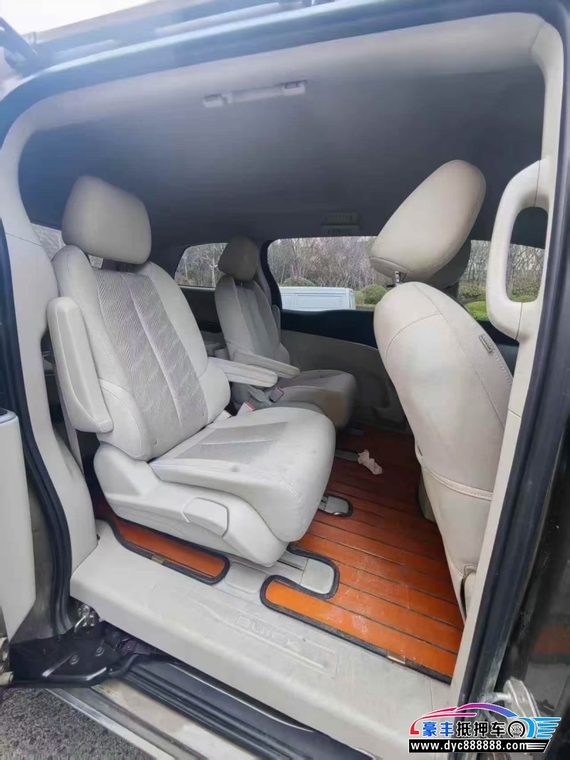 22年别克GL8轿车抵押车出售