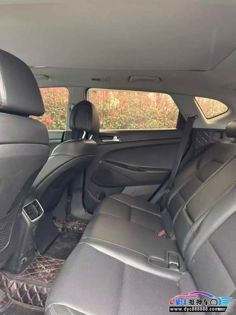 18年现代途胜轿车抵押车出售