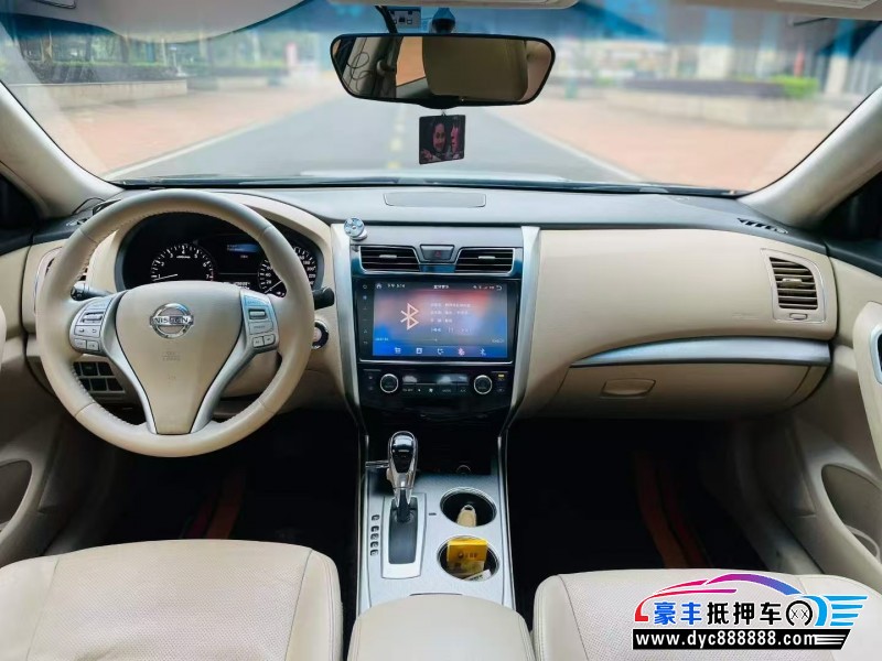 18年日产天籁轿车抵押车出售