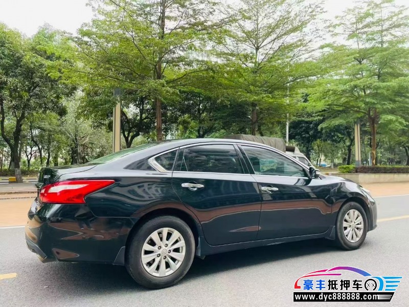 18年日产天籁轿车抵押车出售