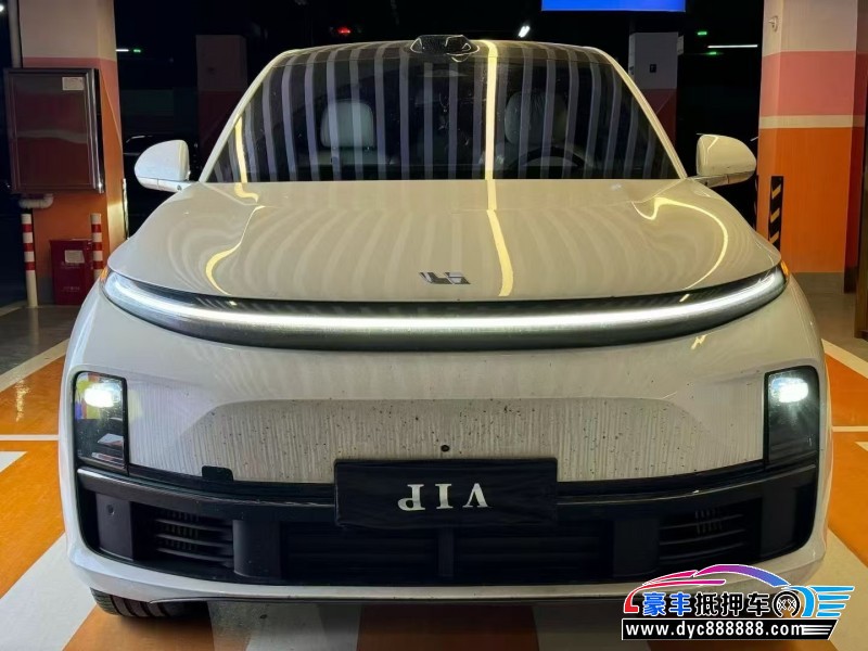 抵押车出售24年理想L7轿车