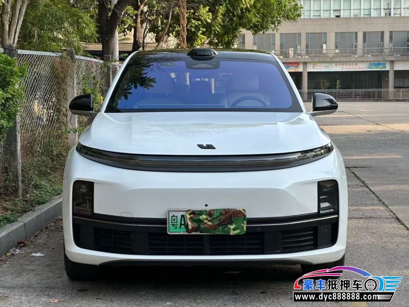 抵押车出售23年理想L7轿车