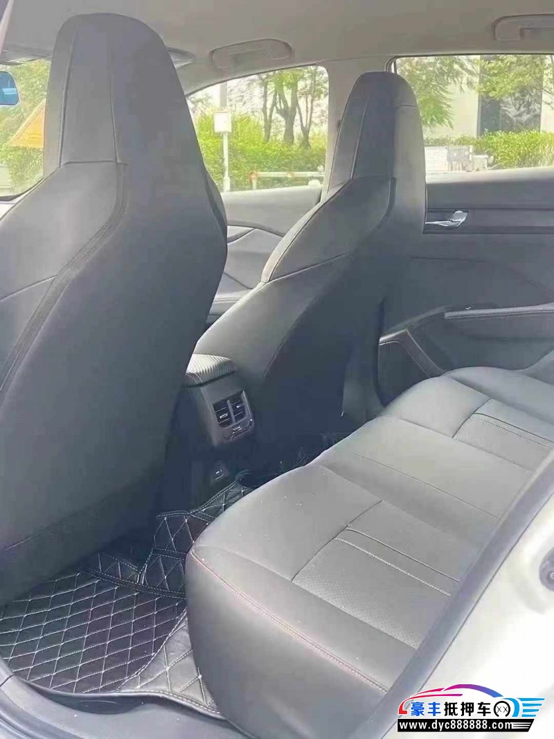 25年东风风神奕炫轿车抵押车出售