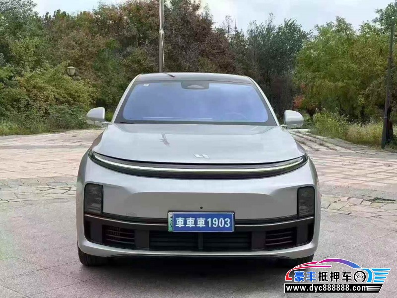 抵押车出售24年理想L7轿车