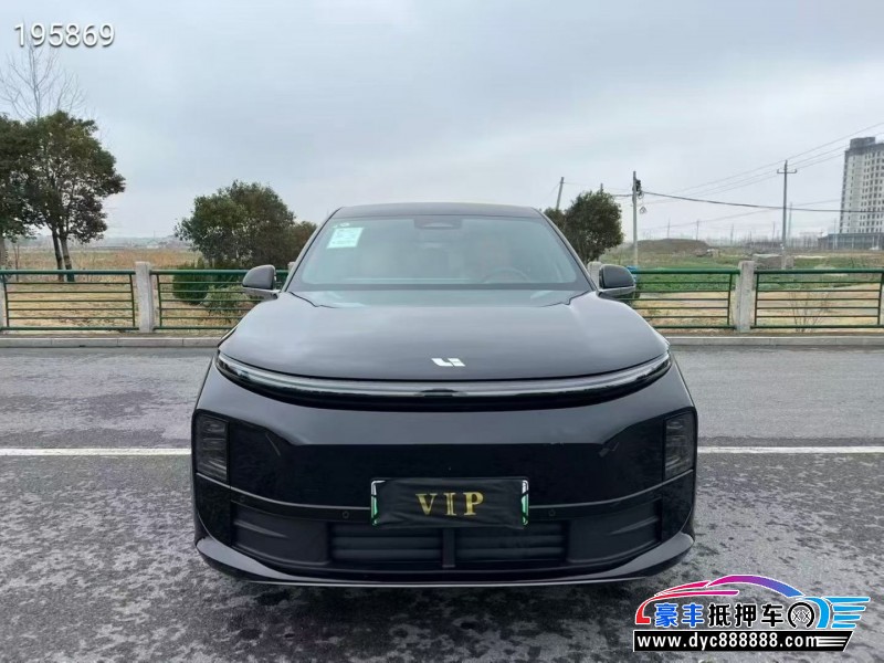 抵押车出售25年理想L6轿车