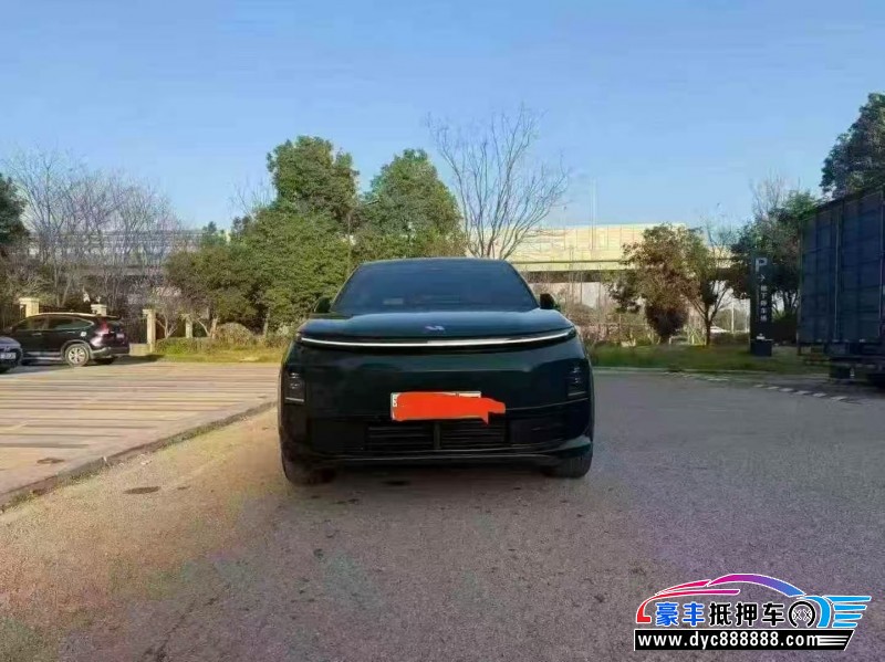 抵押车出售25年理想L6轿车