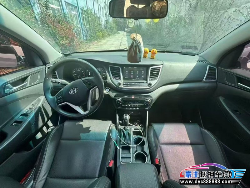 18年现代途胜轿车抵押车出售