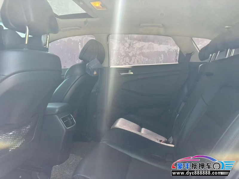 18年现代途胜轿车抵押车出售