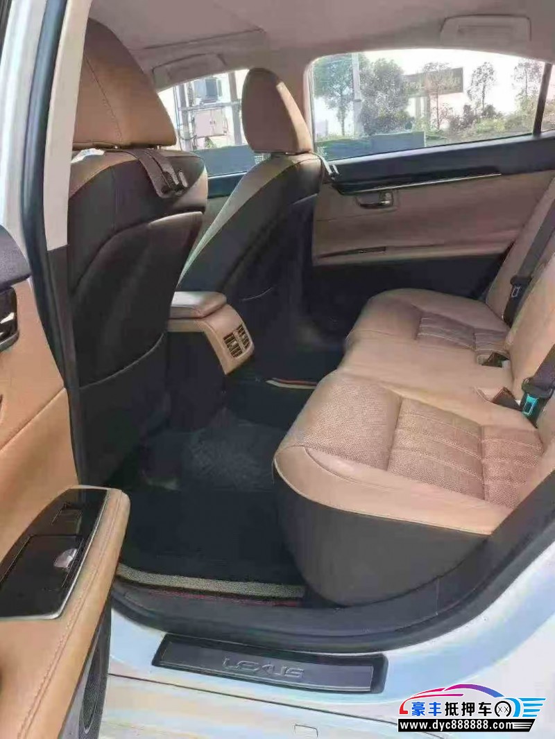 17年雷克萨斯ES轿车抵押车出售
