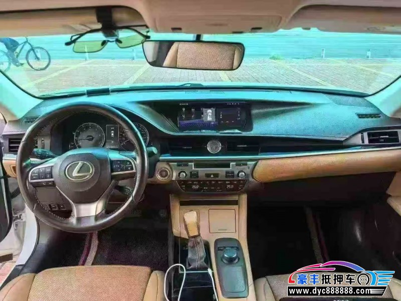 17年雷克萨斯ES轿车抵押车出售