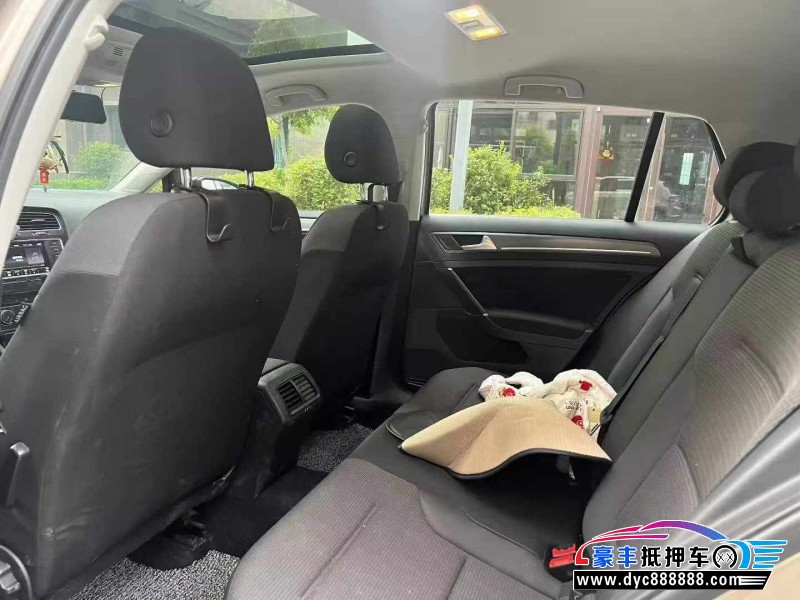 17年大众高尔夫轿车抵押车出售