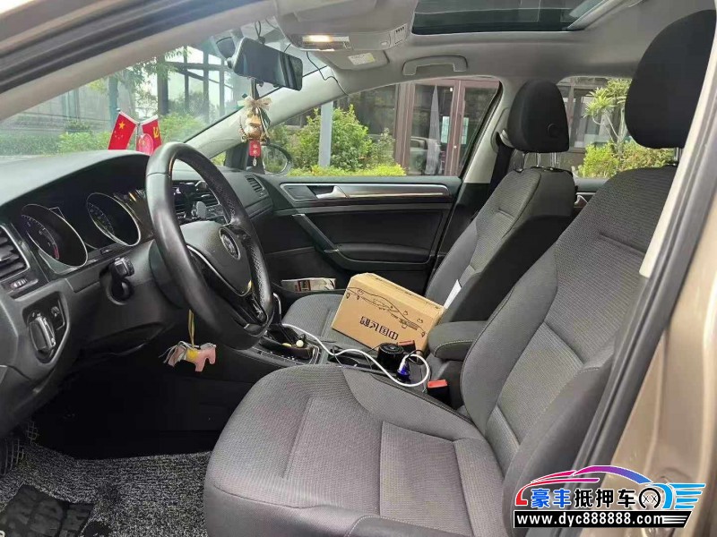 17年大众高尔夫轿车抵押车出售