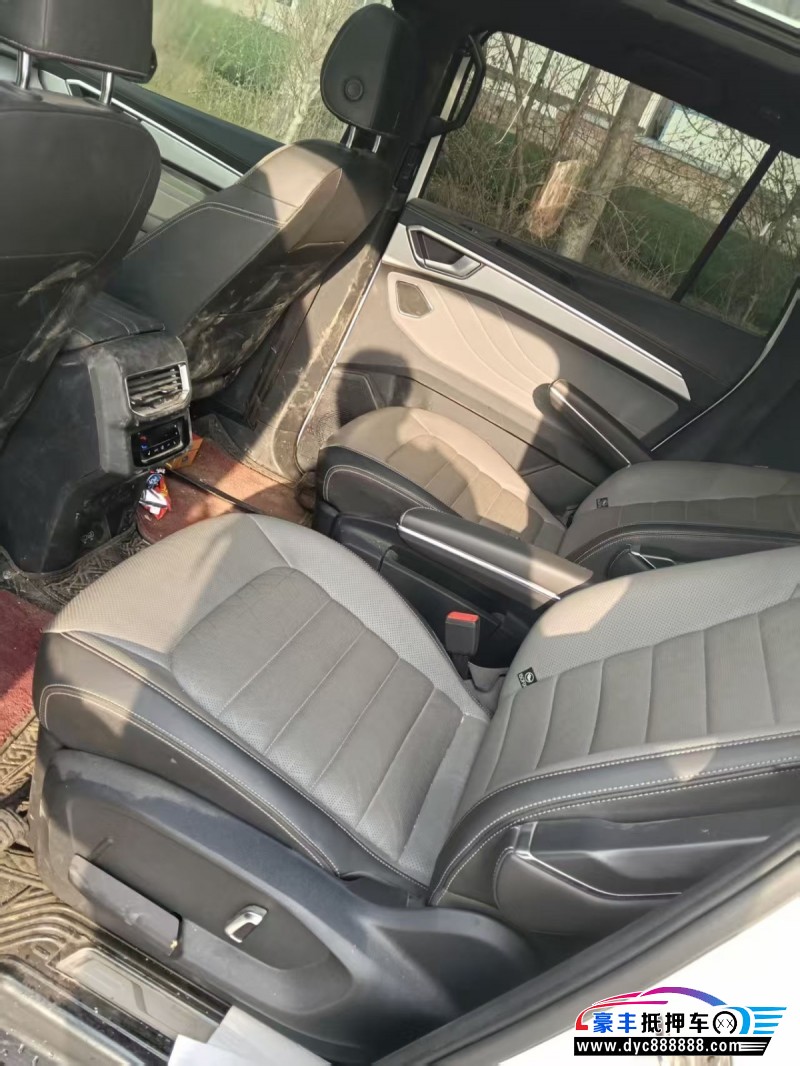 22年大众揽镜轿车抵押车出售