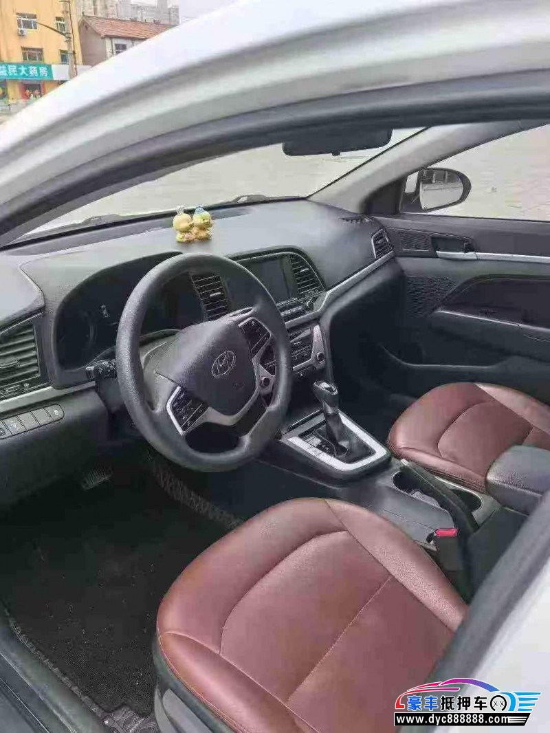 17年现代领动轿车抵押车出售