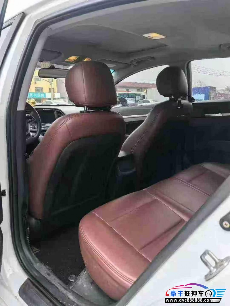 17年现代领动轿车抵押车出售