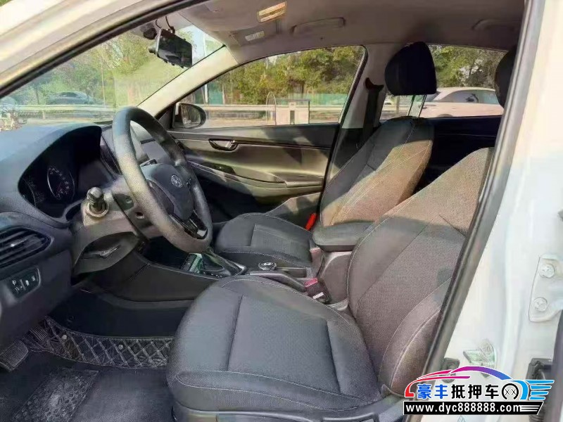 22年现代悦动轿车抵押车出售