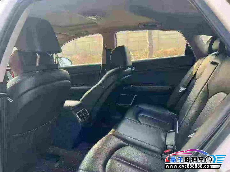 17年起亚K5轿车抵押车出售