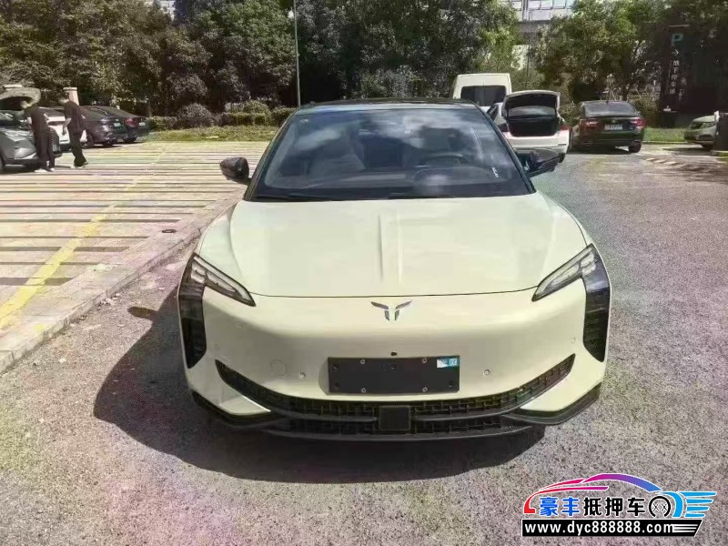 25年红旗EH7轿车抵押车出售