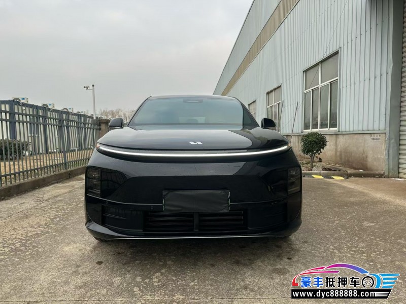 抵押车出售24年理想L6轿车