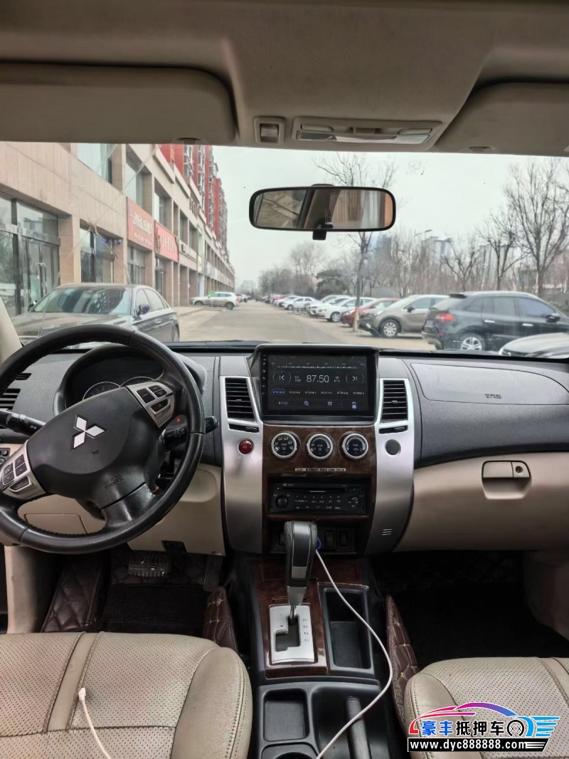 14年三菱帕杰罗·劲畅轿车抵押车出售