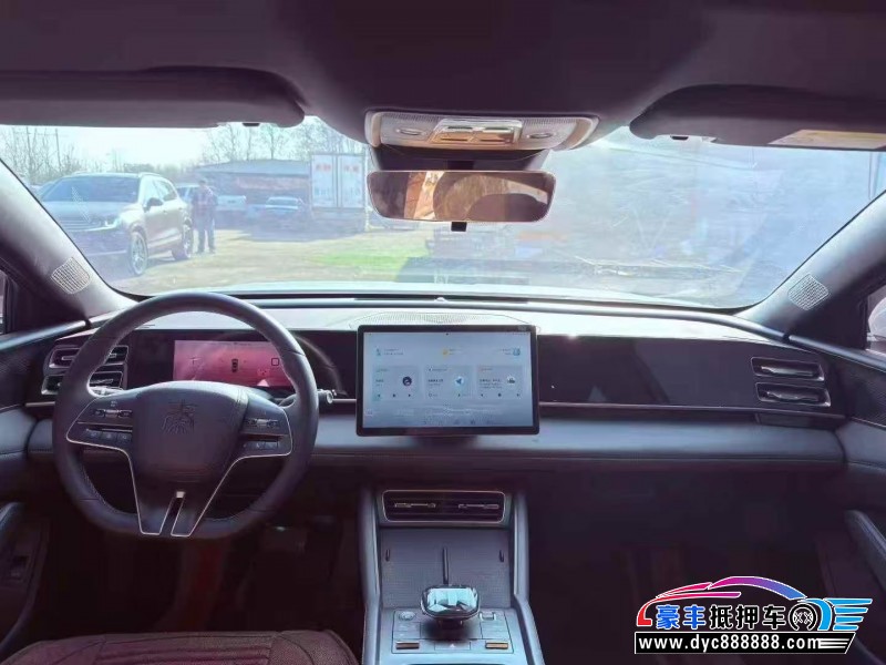 25年比亚迪秦轿车抵押车出售