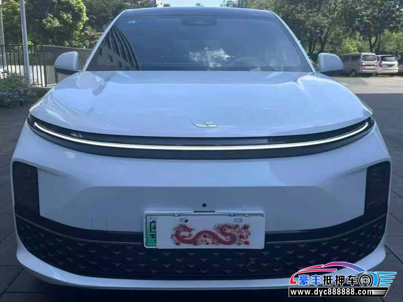 抵押车出售24年理想L6轿车