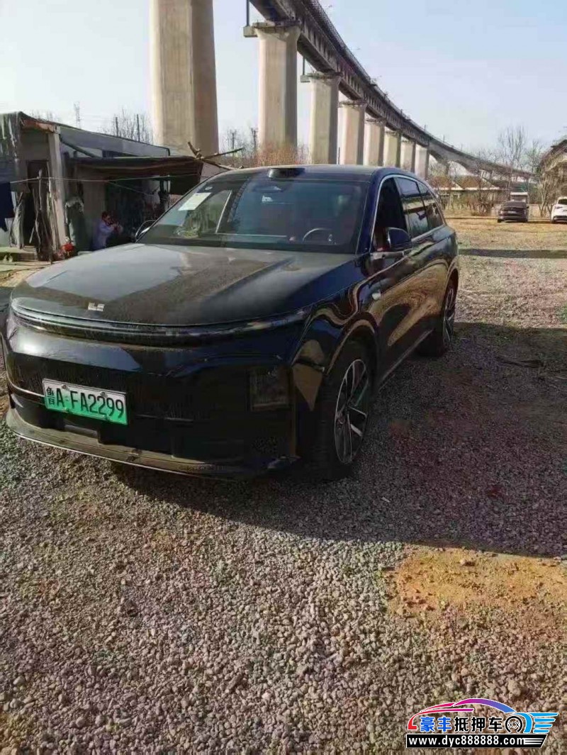 抵押车出售24年理想L6轿车