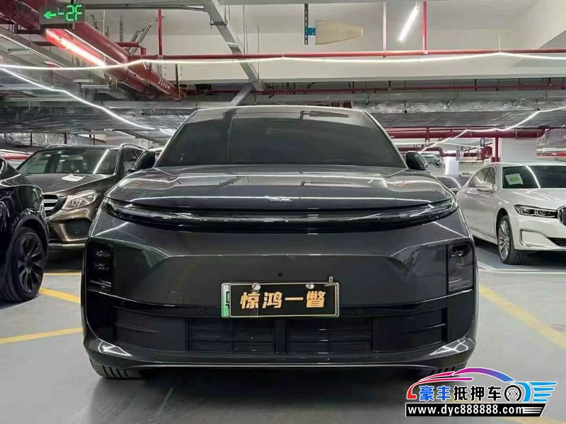 抵押车出售24年理想L6轿车