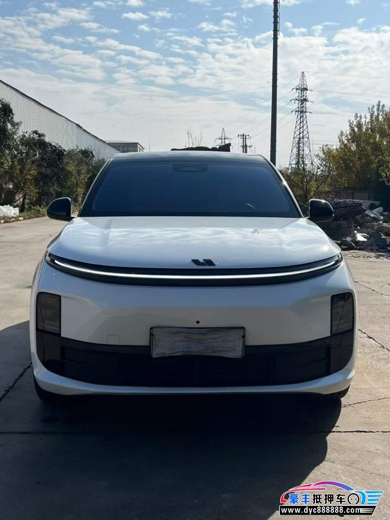 抵押车出售24年理想L6轿车