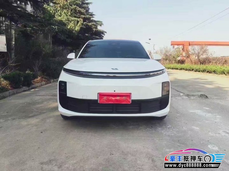 抵押车出售24年理想L6轿车