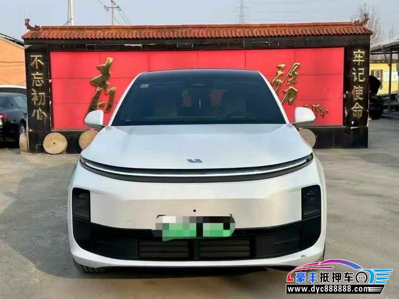 抵押车出售24年理想L6轿车