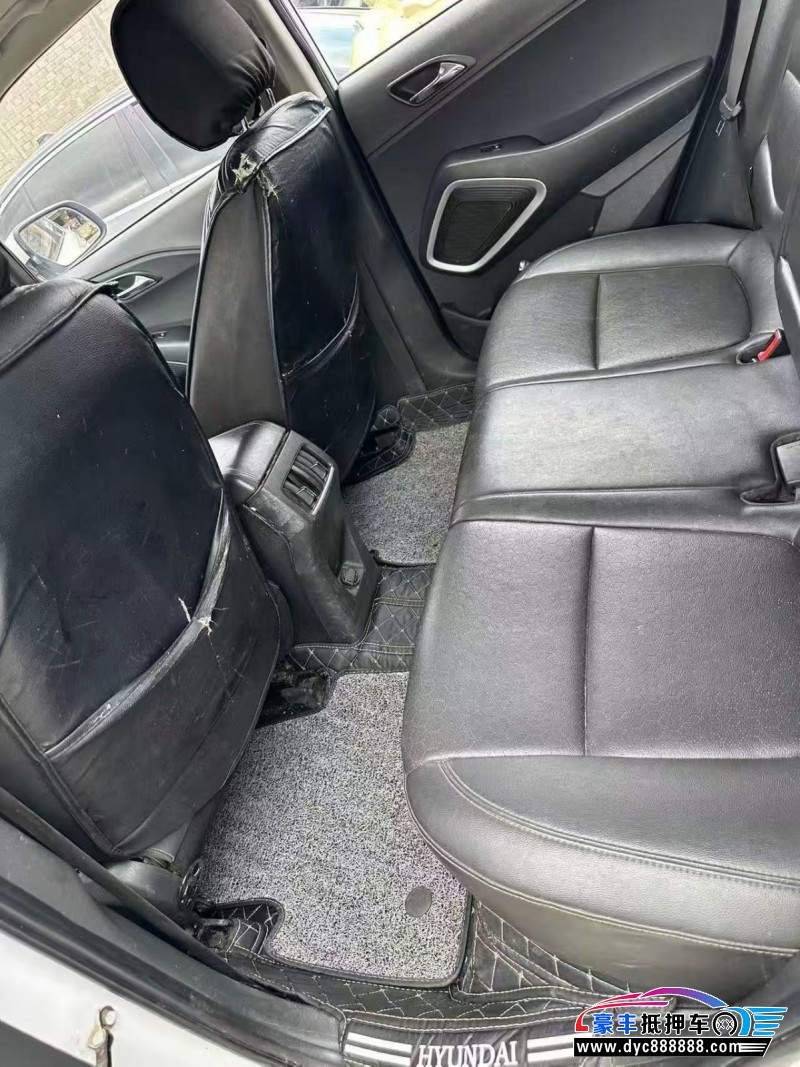 19年现代ix35轿车抵押车出售