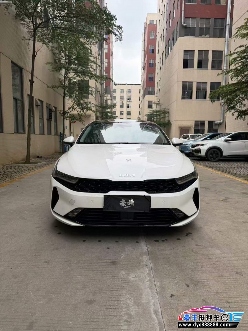 抵押车出售22年起亚K5轿车