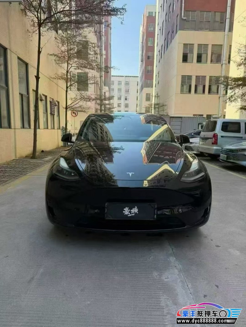 抵押车出售24年特斯拉Model Y轿车