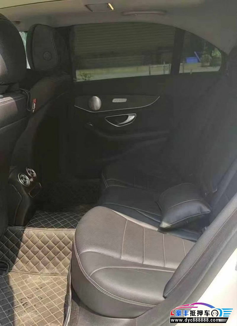 19年奔驰C轿车抵押车出售