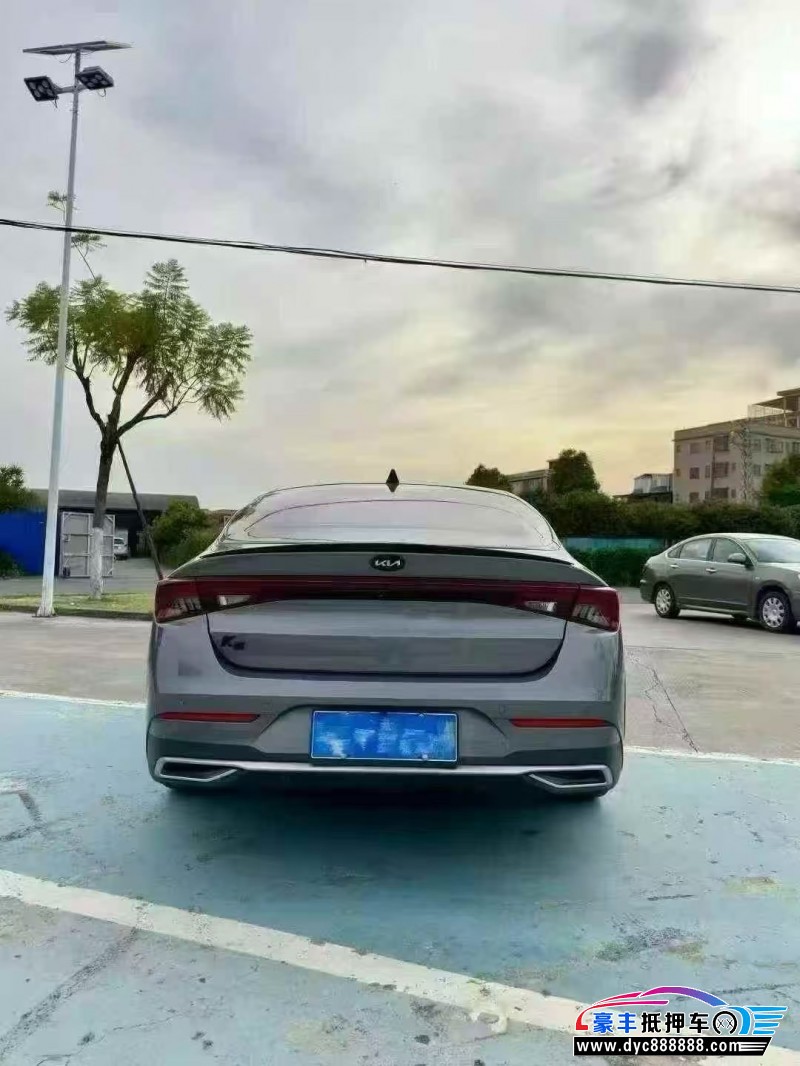 21年起亚K5轿车抵押车出售