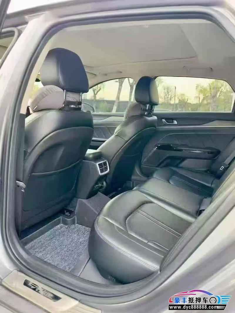 21年起亚K5轿车抵押车出售