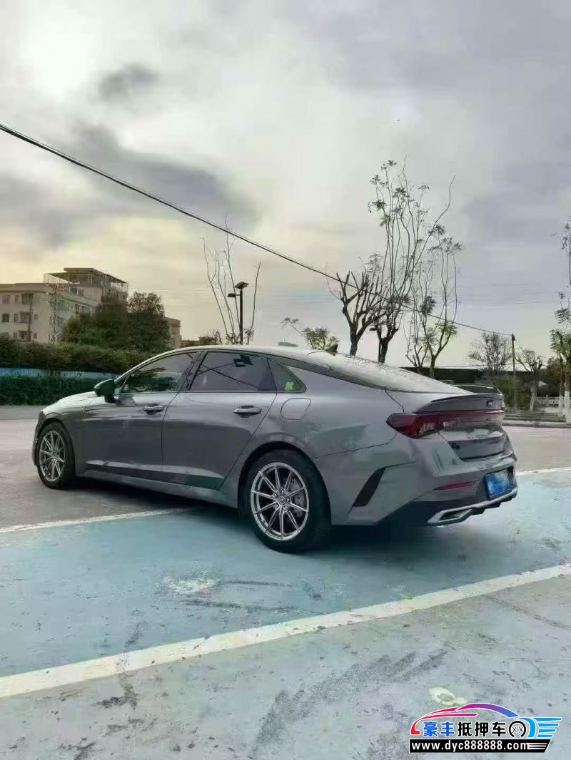 21年起亚K5轿车抵押车出售