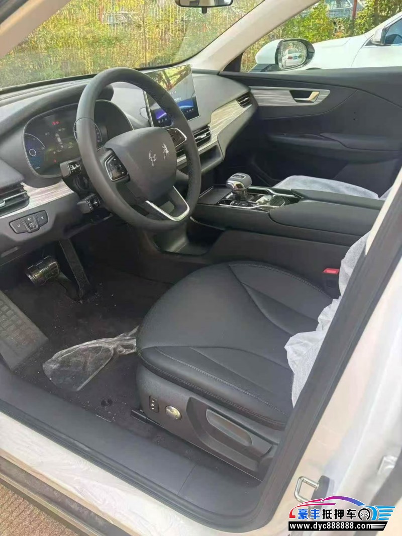 26年红旗EQM5轿车抵押车出售