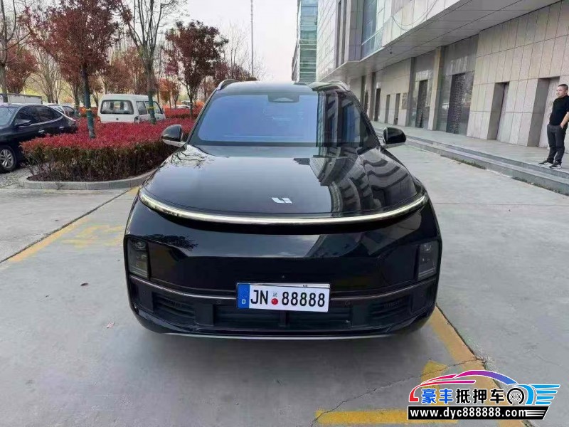 抵押车出售23年理想L9轿车