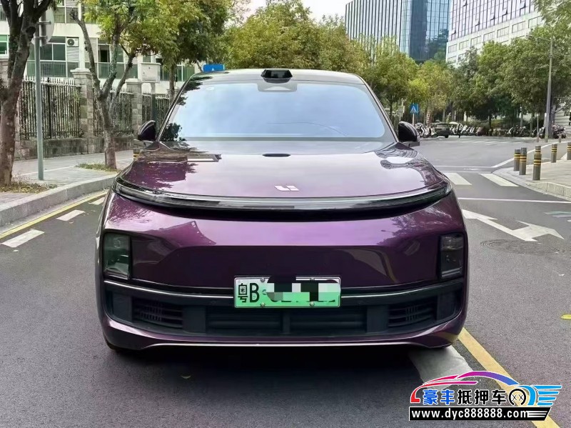 抵押车出售24年理想L9轿车