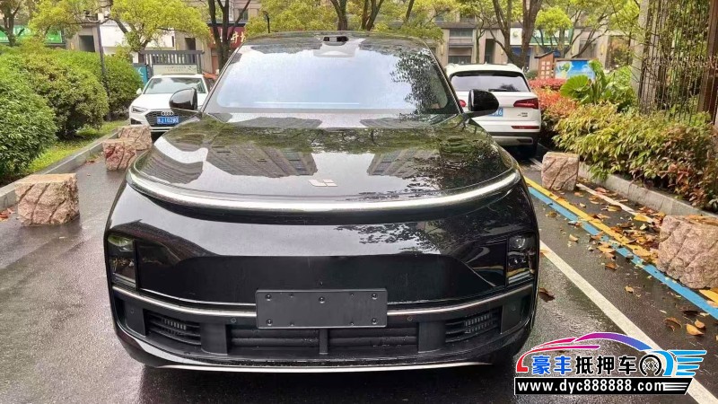 抵押车出售25年理想L9轿车